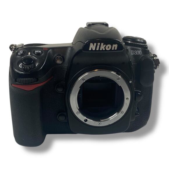Nikon D300 12.3MP Digital SLR Camera Body Only No Charger Tested - Picture 1 of 6